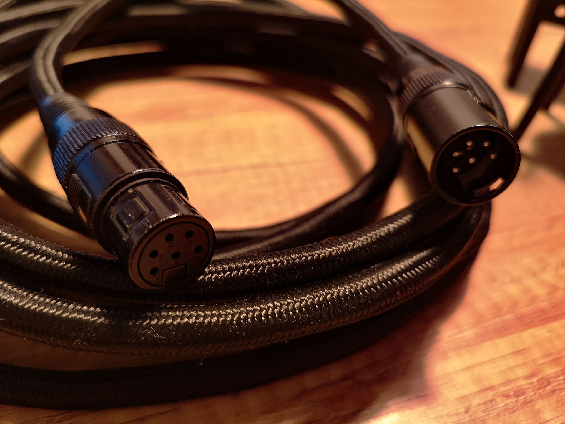 Test głośników Teufel Stereo M: bogactwo możliwości zamknięte w tradycyjnej formie 7