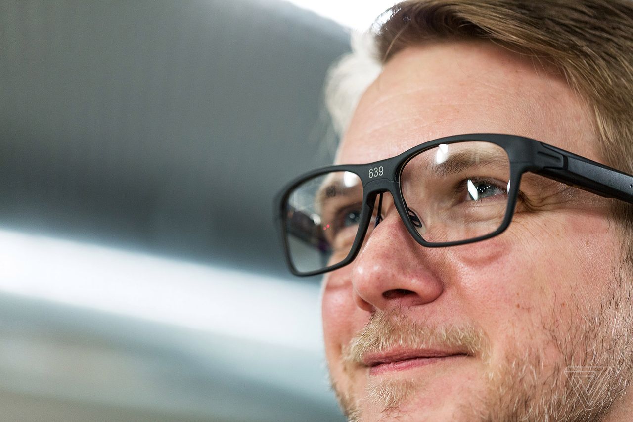 Intel Vaunt - inteligentne okulary, które wyglądają zwyczajnie