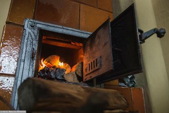 Tak ogrzewały domy całe pokolenia. Od 2026 roku będzie to zakazane