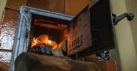 Zmiany ws. przestarzałych pieców i kominków. Od 2026 roku nowe zasady
