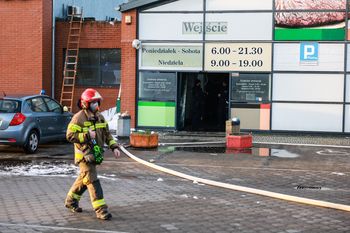 Poznań: Trwa dogaszanie galerii. Policja: Temat nie jest jednoznaczny