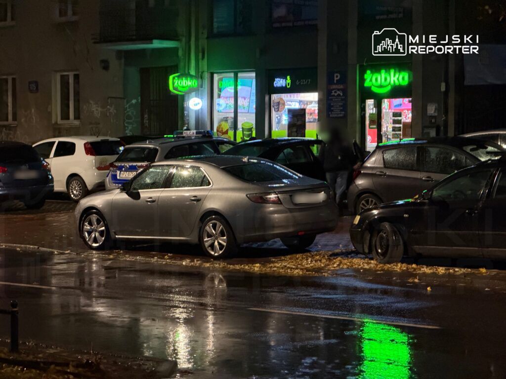 Napad na Żabkę. Zastraszył ekspedientkę niebezpiecznym narzędziem i ukradł pieniądze