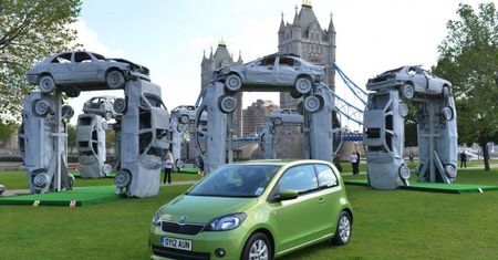Stonehenge z samochodów dla Škody Citigo
