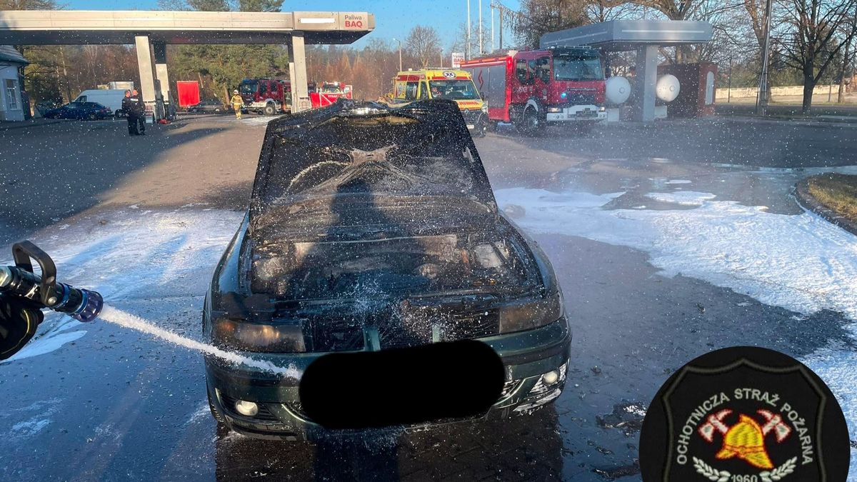 Mężczyzna spłonął w aucie