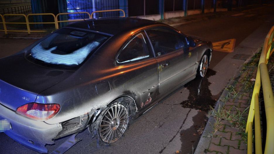 Kierowca jechał "wiślanką" peugeotem na samych felgach.