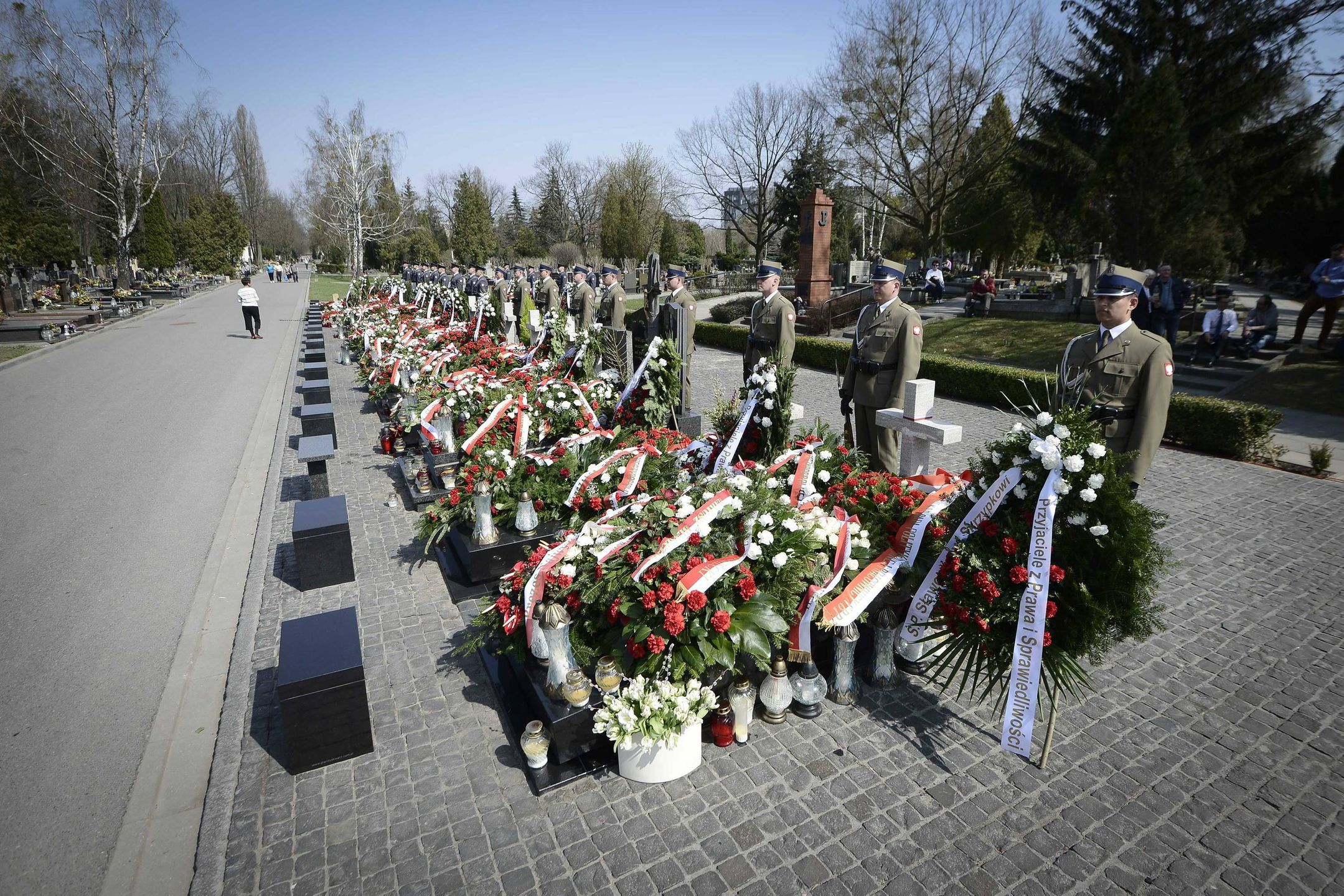 W katastrofie smoleńskiej zginął m.in. prezydent Lech Kaczyński