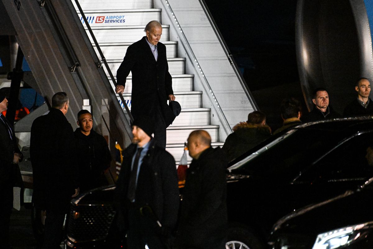 Prezydent USA Joe Biden przyleciał na warszawskie lotnisko w poniedziałek przed północą (Photo by Omar Marques/Getty Images)