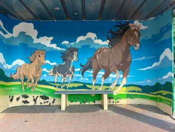 Nowy mural na przystanku w Łącku. Gmina poszła śladem Nowego Duninowa