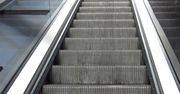 To dlatego schody ruchome mają "szczoteczki". Przyczyna może zaskakiwać