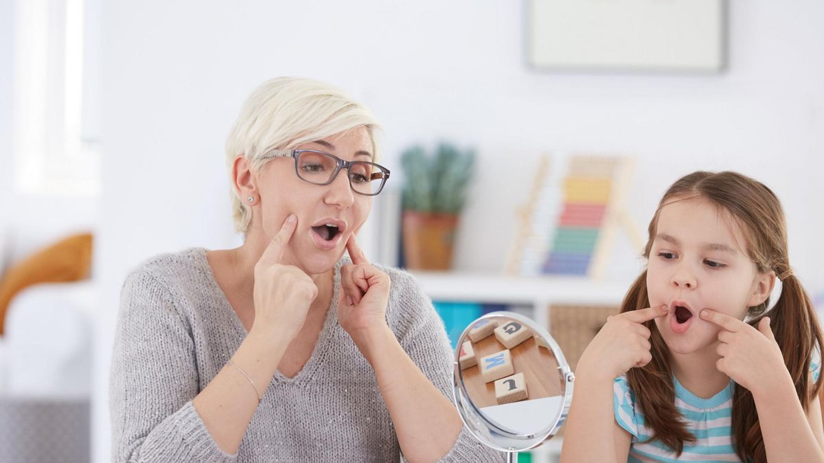 Betacyzm to nieprawidłowa artykulacja głoski P i B u dzieci powyżej 2. roku życia.