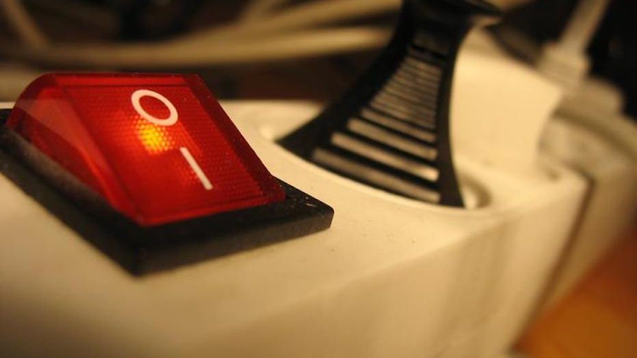 Jak ochronić komputer przed burzą? Pomoże listwa filtrująca i antyprzepięciowa 1