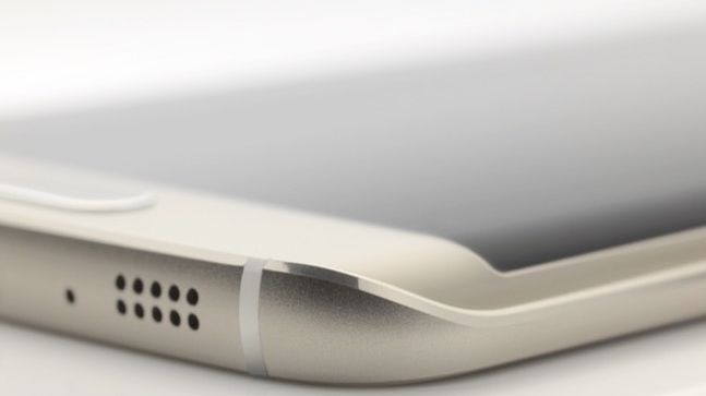 #wSkrócie: Galaxy S7 edge na zdjęciu oraz smartfon Philipsa z klapką 1