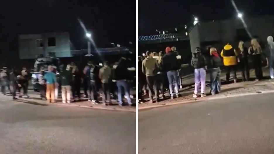 Tłumy fanów pod aresztem Buddy