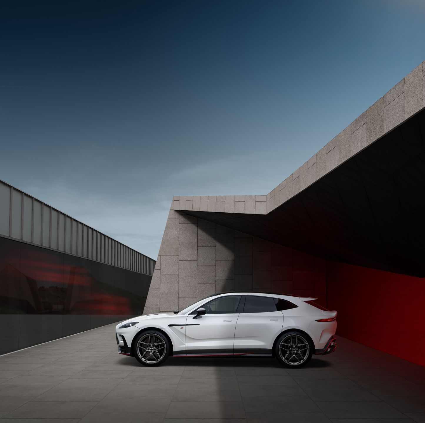 Aston Martin DBX S