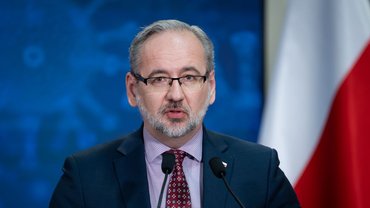 Minister of Health Adam Niedzielski during the press conference announced a cut to the isolation period for people infected with the coronavirus and looser quarantine rules. Warsaw, Poland, on 9 February 2022 (Photo by Mateusz Wlodarczyk/NurPhoto via Getty Images)