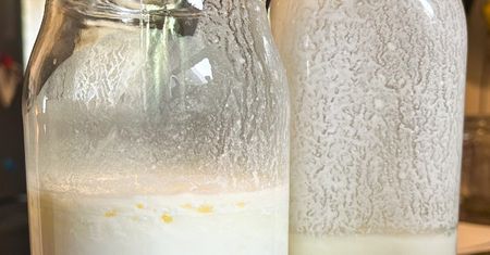 Bije na głowę kefir i maślankę. Najzdrowszy napój dla jelit