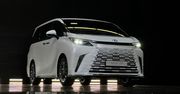 Lexus LM może i wygląda dziwnie, ale zachwyca. Nie ma konkurencji