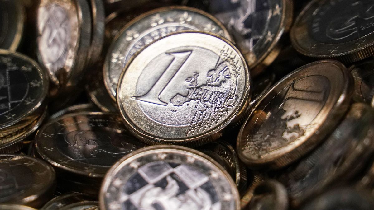 Newly pressed Croatian one euro coins at the Croatian Mint in Zagreb, Croatia, on Thursday, Oct. 13, 2022. Croatia, the European Union's newest member, is set to adopt the euro as its currency early next year. Photographer: Oliver Bunic/Bloomberg via Getty Images