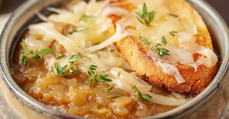Zupa cebulowa z boczkiem i ziemniakami. Jesianią to mój wybór nr 1