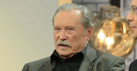 Tajemnica Karewicza. Jego dzieci dowiedziały się prawdy z autobiografii