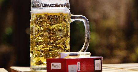 Sejm zgodził się na 10 proc. podwyżkę akcyzy na alkohol i papierosy od 2022 r.