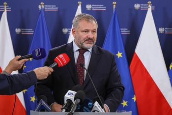 "Skrajna hipokryzja". Żurek reaguje po ataku na policjantkę