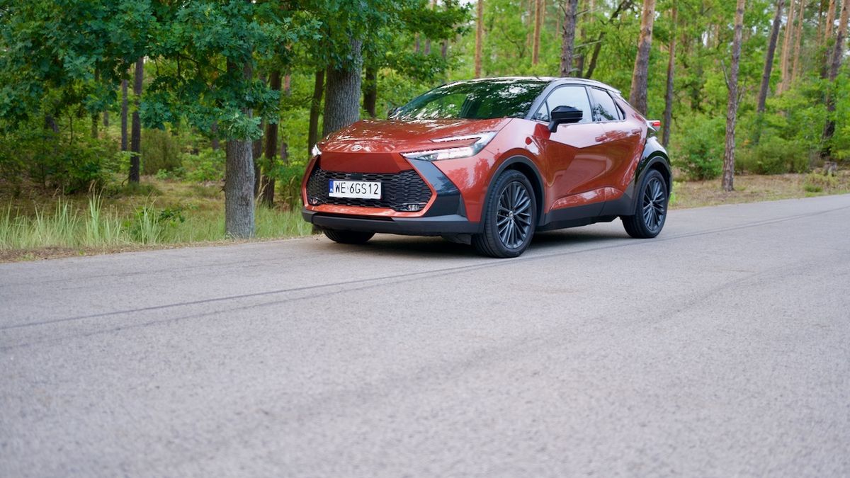 Toyota C-HR PHEV Tokyo Edition za 215 tys. 900 zł