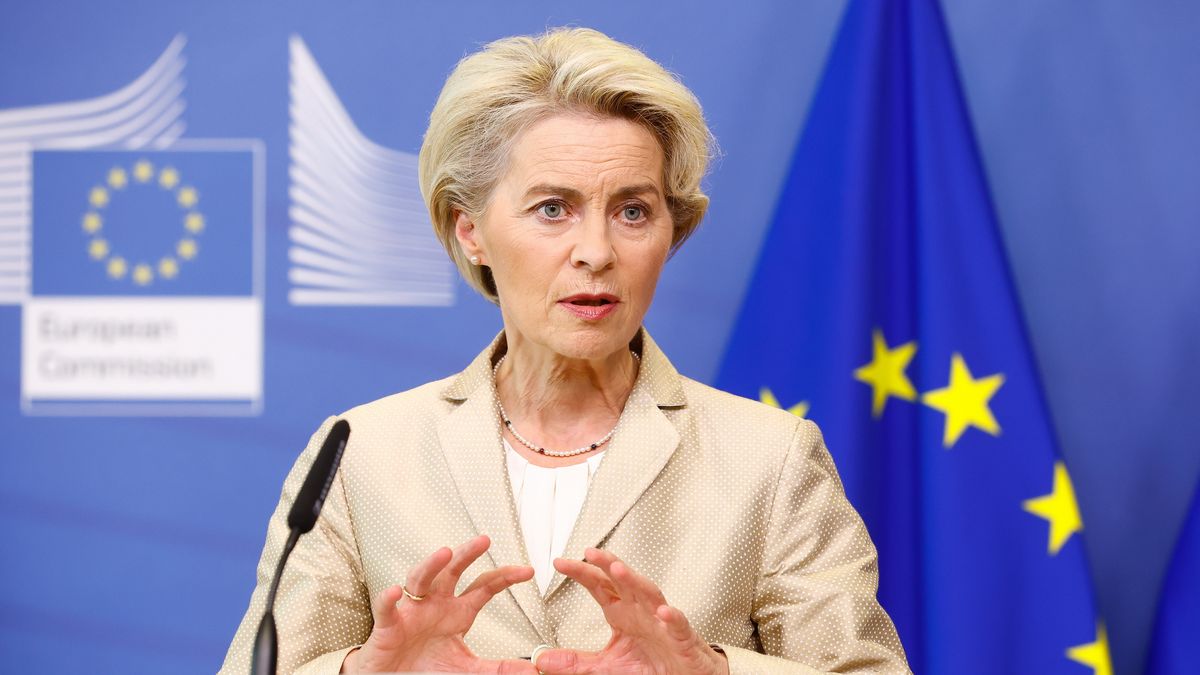 European Commission President Ursula von der Leyen holds a joint press statement to announce a new package of 'biting' sanctions against Russia at the European Commission in Brussels, Belgium, 28 September 2022. EPA/STEPHANIE LECOCQ Dostawca: PAP/EPA.