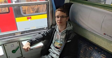 Dominik wpadł pod pociąg. Wpłacił fortunę na leczenie. "Anonimowy adwokat"
