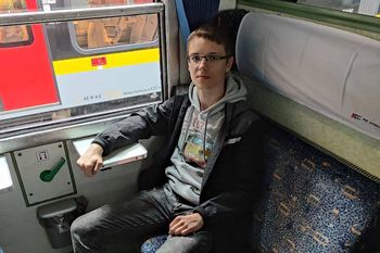 Dominik wpadł pod pociąg. Wpłacił fortunę na leczenie. "Anonimowy adwokat"