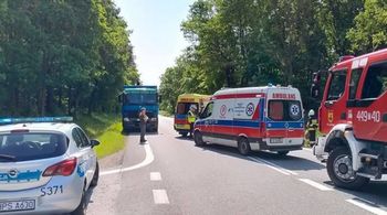 Wypadek w Dębnie w gminie Ożarów. Krajowa trasa numer 74 zablokowana