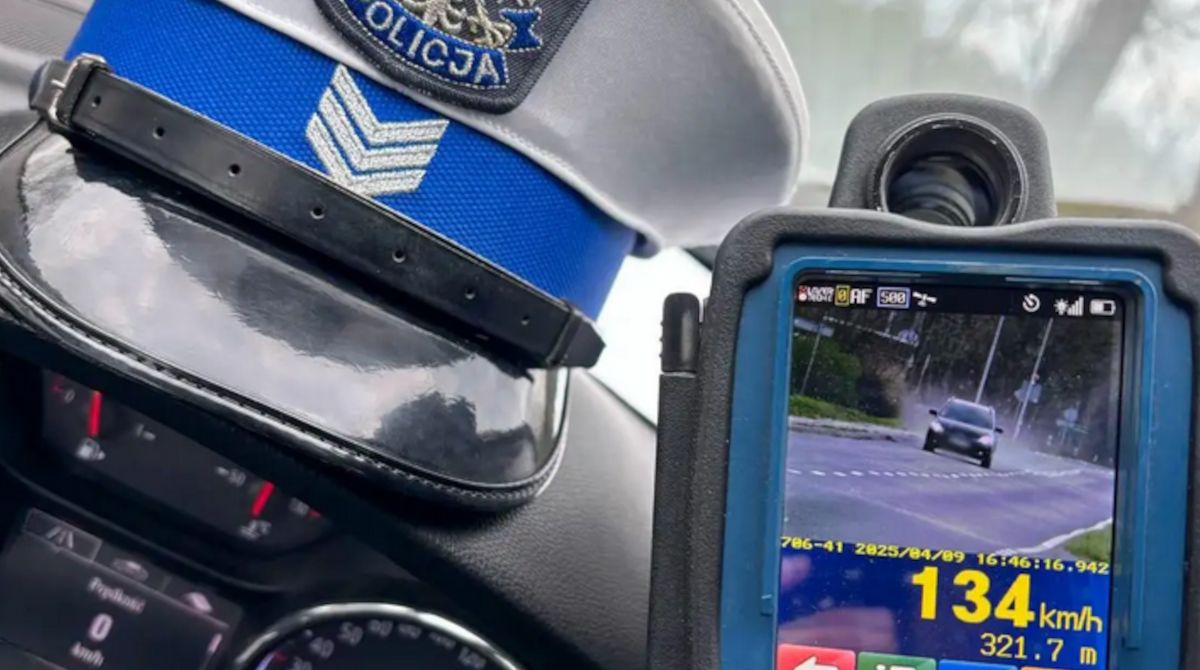 18-latek jechał 134 km/h przez miasto. Nie miał prawa jazdy