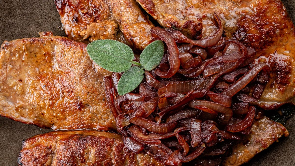 Wołowina w karmelizowanej cebuli to specjał gospodyń z lubuskiej wsi