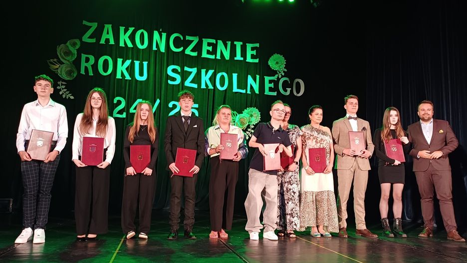 Uroczyste podsumowanie roku szkolnego 2024/2025 połączone z wręczeniem stypendiów i nagród Miasta Starachowice dla wyróżniających się uczniów szkół podstawowych.