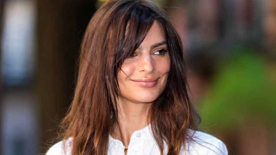 Emily Ratajkowski zachwyciła jesienną stylizacją z trzech elementów 