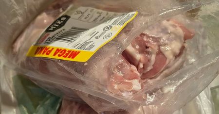„Około 3 kg mięsa do wyrzucenia”. Klientka Biedronki ostrzega innych przed sklepem przy ul. Jana Sapiehy | ZDJĘCIA