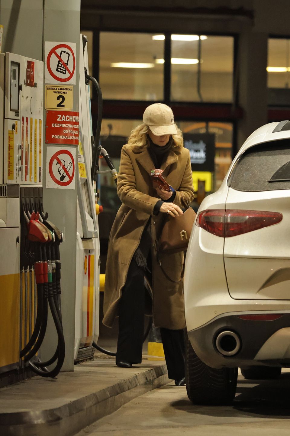 Naturalna Grażyna Torbicka "przyłapana" na stacji benzynowej