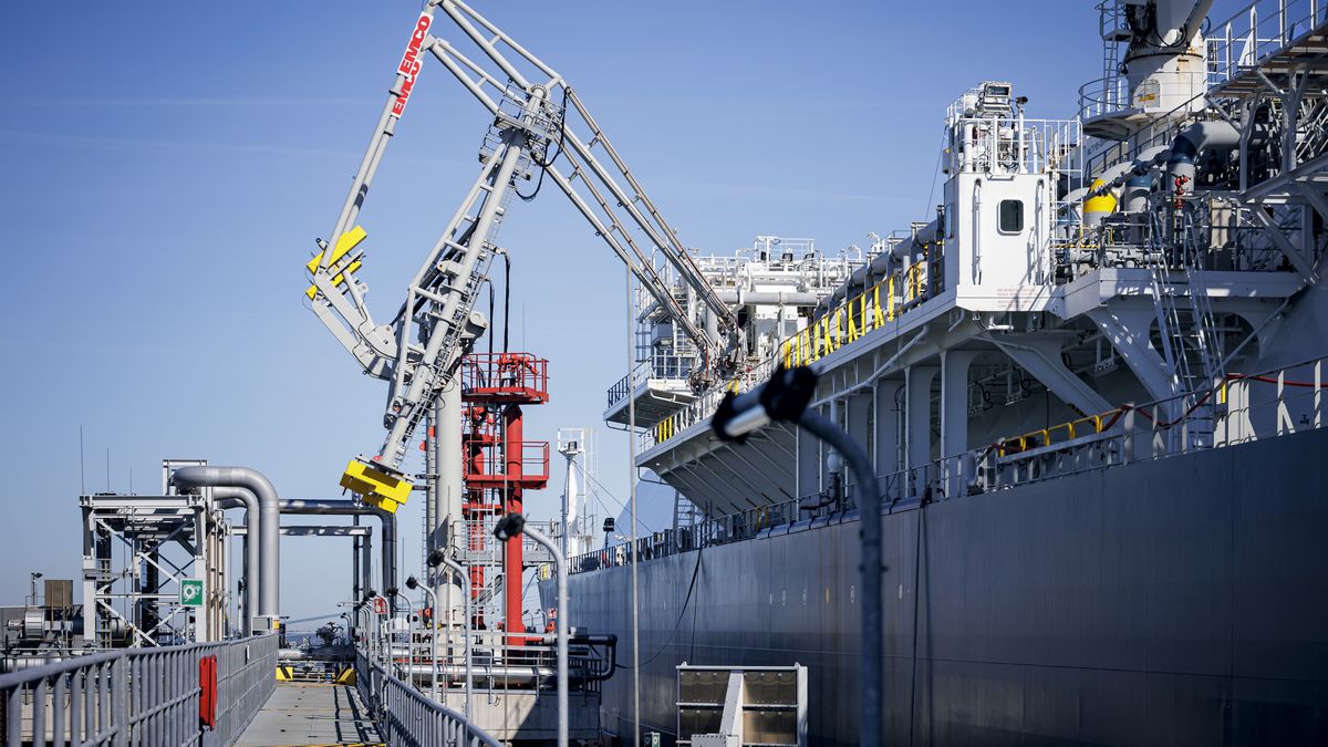 WILHELMSHAVEN, GERMANY - APRIL 30: View of the ship 'Höegh Esperanza' in the LNG Terminal Wilhelmshaven 1 of DET (Deutsche Energie Terminal) on April 30, 2026 in Wilhelmshaven, Germany. (Photo by Thomas Trutschel/Photothek via Getty Images)