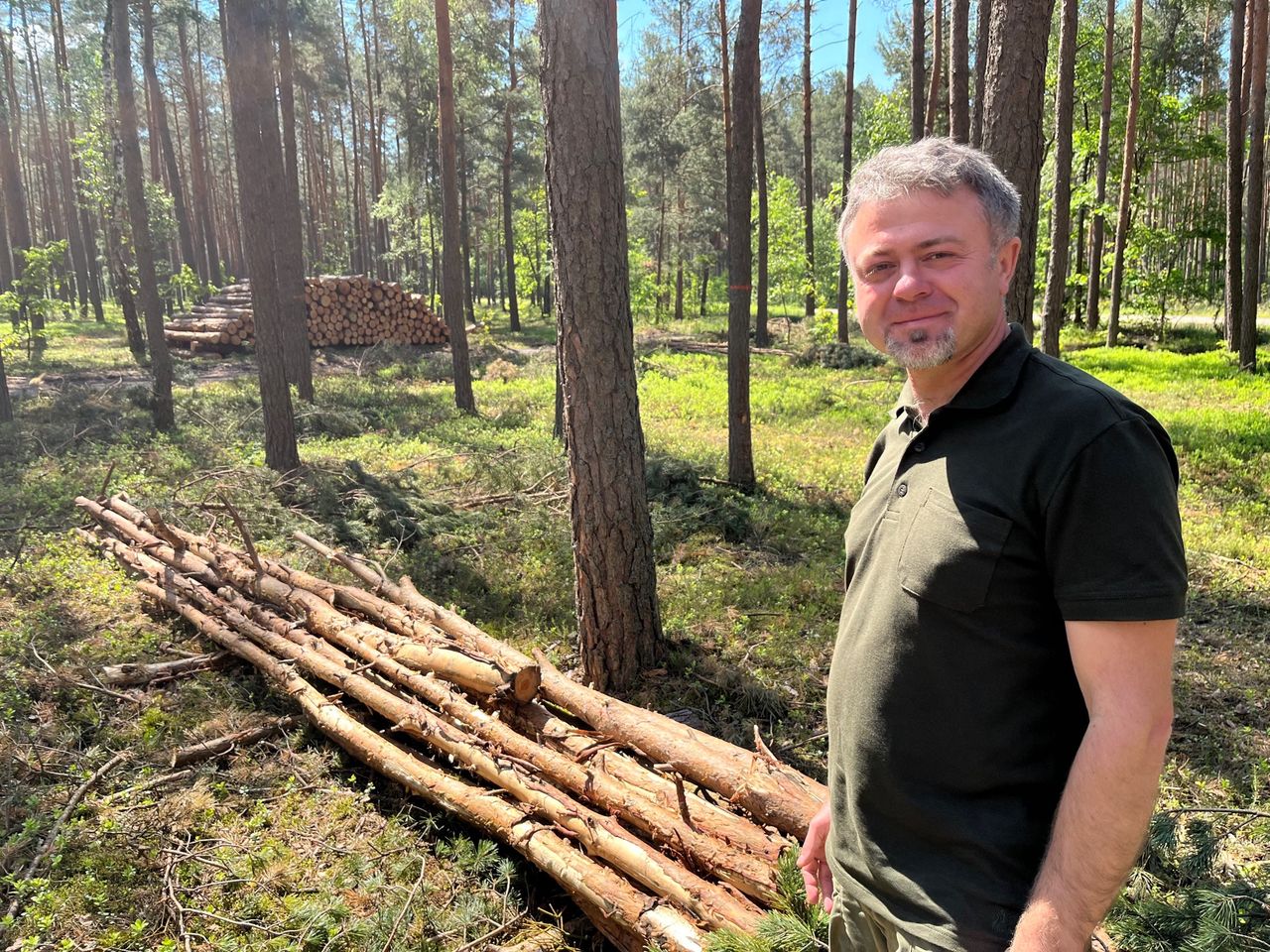 Celestynów pod Warszawą. Tu już pracują zbieracze opału