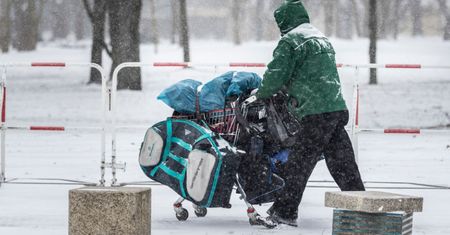 Tak żyją bezdomni Polacy w Berlinie. "Uciekają przed wyrokami'