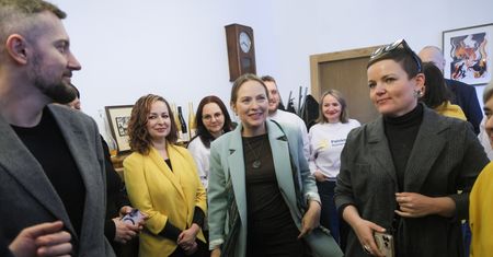 Limuzyna minister kultury na ścieżce rowerowej. Interweniowała policja