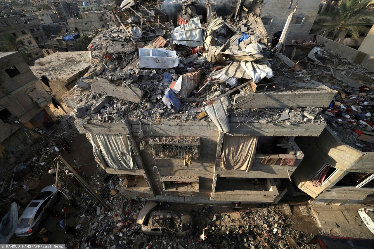 View of a building destroyed after Israeli bombing of the Gaza Strip in the Palestinian city of Khan Yunis in southern Gaza, October 27, 2023.