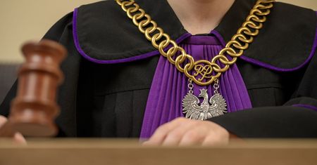 Prokurator podał kobiecie ciastko z "dodatkiem". Usłyszał wyrok