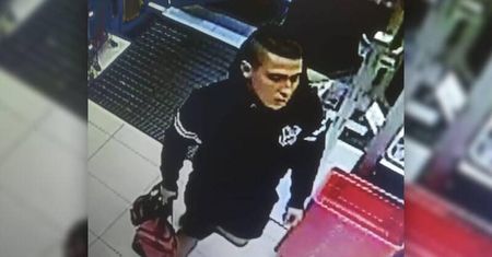 Ukradł drogie perfumy i odepchnął pracownicę drogerii. Rozpoznajesz go?
