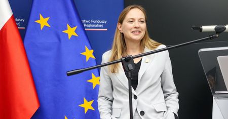 Polska chce dostać 30 mld zł z Brukseli. Minister funduszy podpisała wnioski