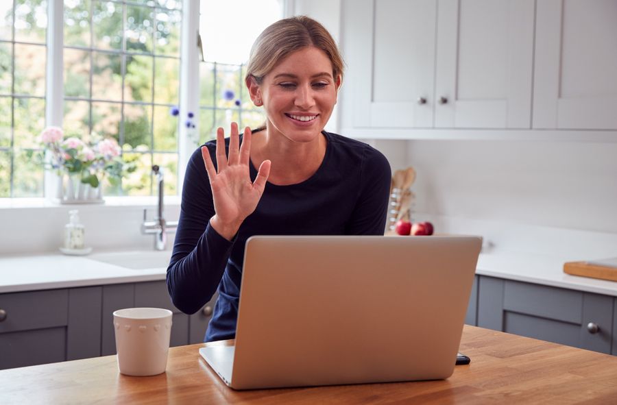 More and more young women choose to do video chat