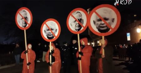 Kolejna akcja Lotnej Brygady Opozycji. "Czerwone ludziki" z zakazem dla Kaczyńskiego i Jędraszewskiego