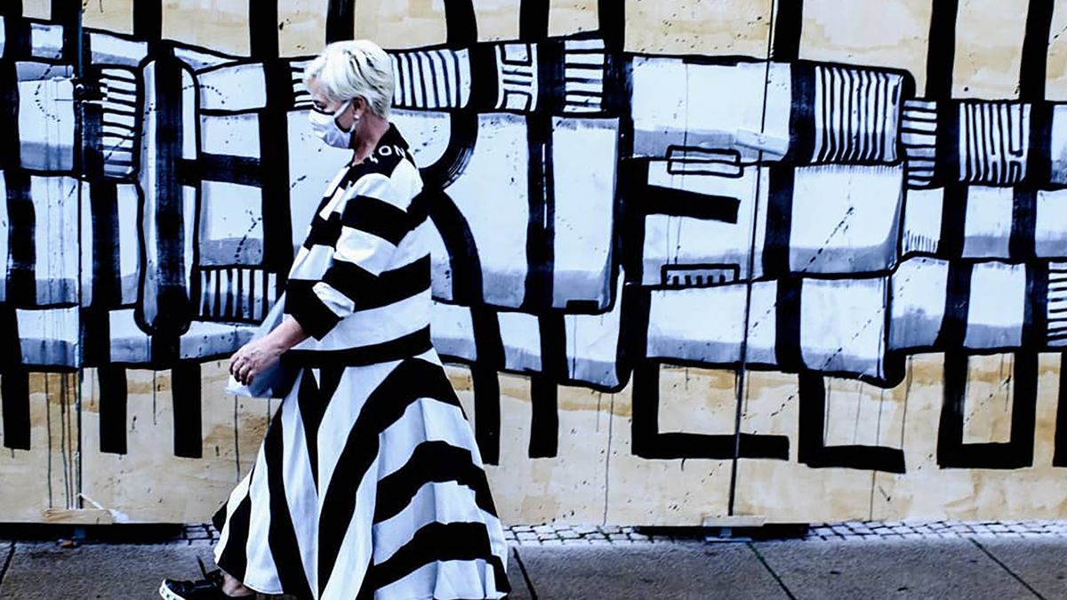 Ishay Lindenberg pokazuje dopasowanie ludzi i przestrzeni na zdjęciach ulicznych 1