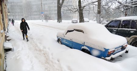 Śnieg zasypał mu dom. Wstrząsające, co zrobił Ukrainiec ze wsi Grybova Rudnya