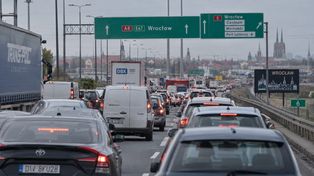 Komunikacyjny paraliż na wjeździe do Wrocławia. Kierowcy stoją w 7-kilometrowych korkach, a końca utrudnień nie widać